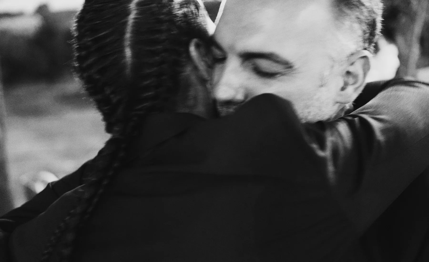 antonio abrazo amigos